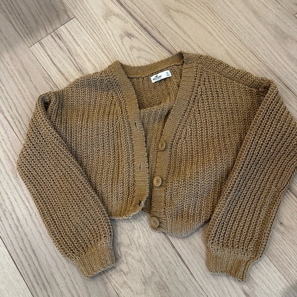 Hollister Sweaters - NWOT Hollister Tan Cropped Knit Cardigan Sweater